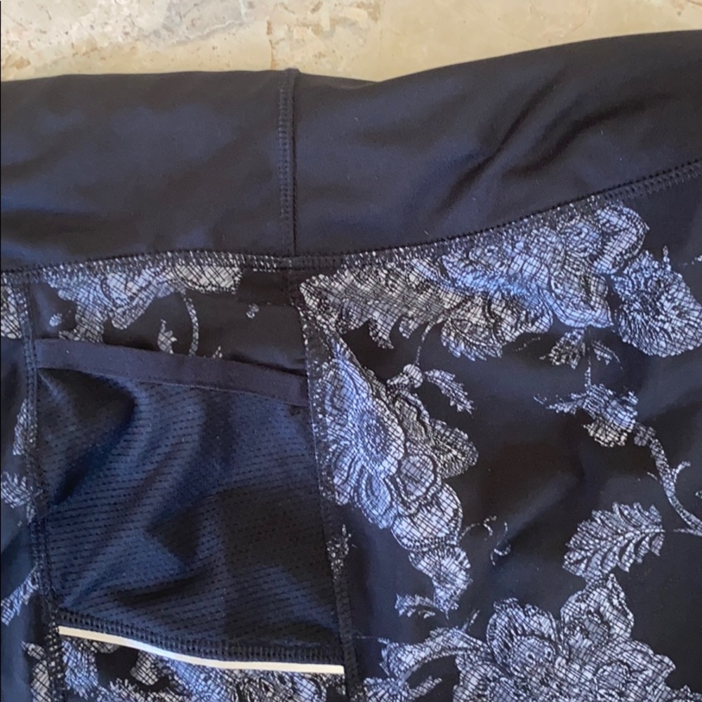 FLORAL PRINT RUNNING SHORTS 🌸 // never worn ‼️ - Picture 4 of 4